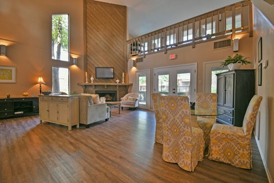 Sommerset Apartments clubhouse living