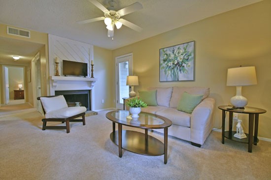 Sommerset Apartments Model living