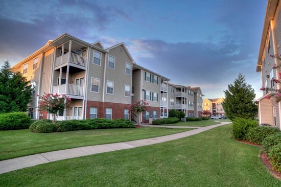 Summit-Shreveport-LA-courtyard