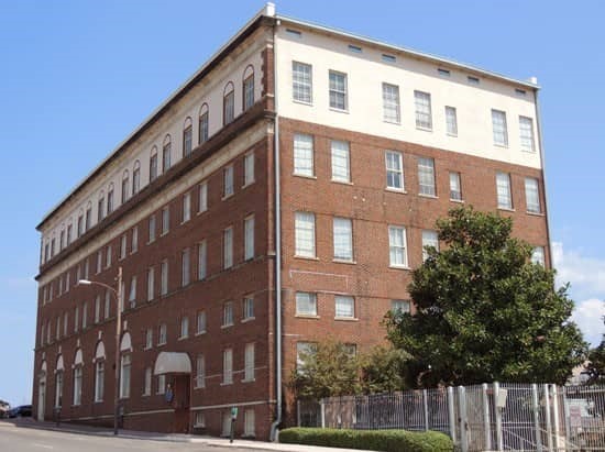 United Jewelers Apartments