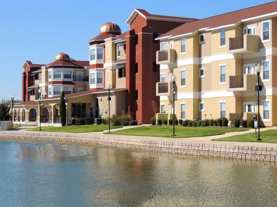 Villaggio Square Apartments Lake