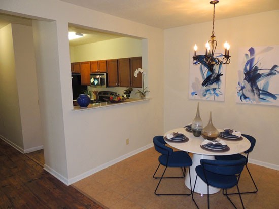 Willow-Bayou-Model-Dining-kitchen