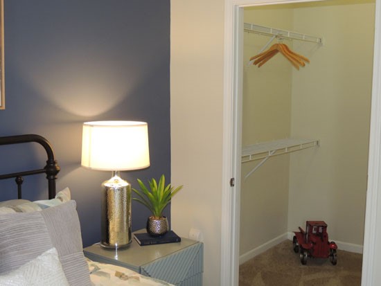 Landing_Apartments_Bossier_City-Model-Bedroom-Closet