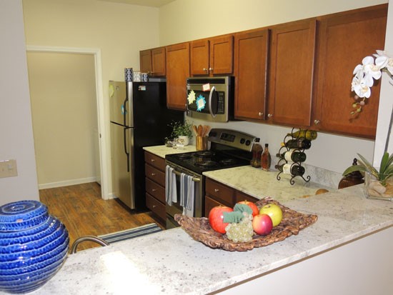 Landing_at_Willow_Bayou_Apartments_Bossier_City-Model-Kitchen_Bar