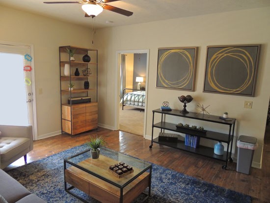Landing_at_Willow_Bayou_Apartments_Bossier_City-Model-Living