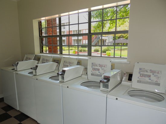 Willows at Wright Island Apartments Laundry