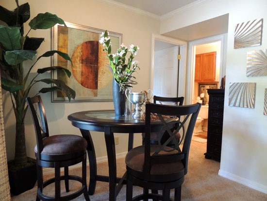 Willows at Wright Island Apartments Dining