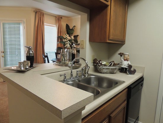 Willows at Wright Island Apartments Kitchen